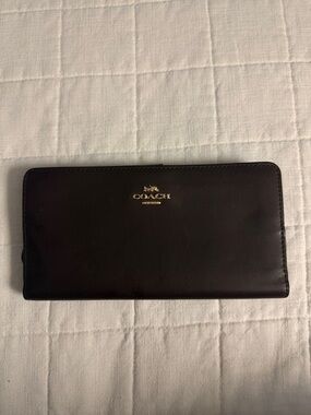 Coach Black Leather Continental Wallet with Gold Logo